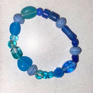Elastic glass beaded bracelet